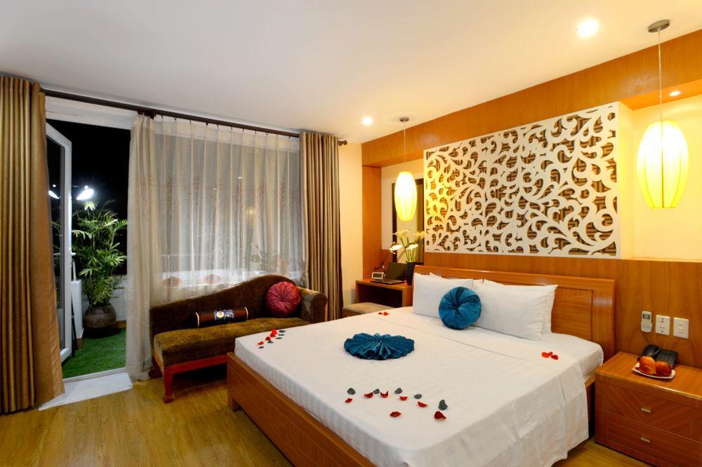 Golden Palace Hotel 3*