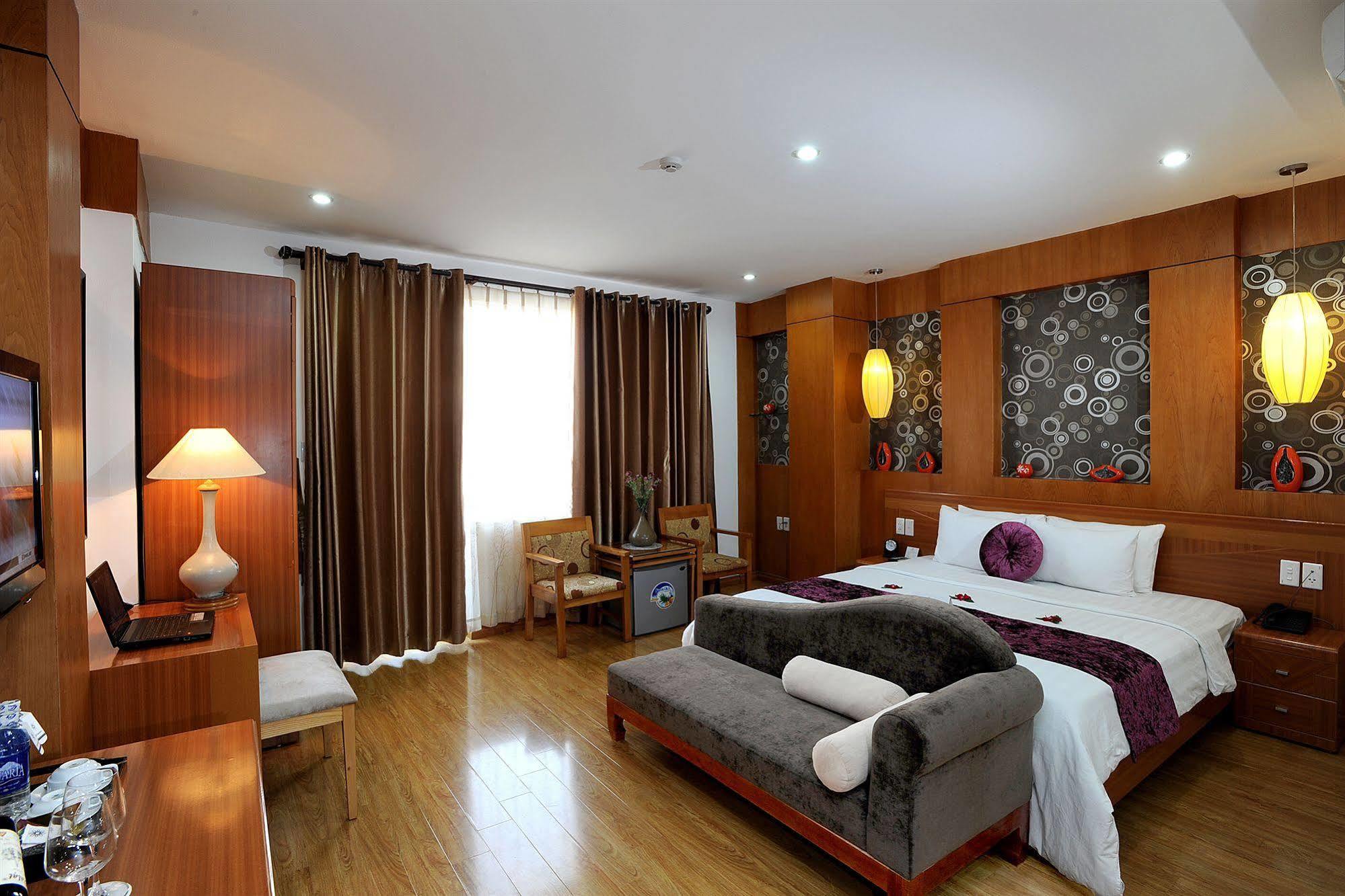 Golden Palace Hotel 3*